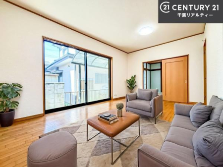 ���r���O �Ƌ�́ACG�p�[�X�ł��B��؂ȉƑ����W�܂邩�炱��LDK�ɂ͂�����肽���B
�q�����������C�ɏ΂��Ȃ��瑖�����Ă���p�����������u�L���Ƃɂ��ėǂ������v�Ǝv���u�Ԃł��B