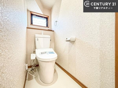 �g�C�� �g�C���ɂ́A�������Ă���̂Ŋ��C�▾�����������邱�Ƃ��ł��A����������g�C���ɂȂ�܂��I