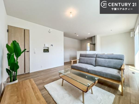 ���r���O �S�n�ǂ����r���O�͉Ƒ������R�ƏW�܂�܂��B�Ƒ��c�R�̎��Ԃ����������ł��B���Ƒ��ƁA����w�[���������Ԃ��߂��������ł��ˁB���邭�J���I�ȋ�Ԃł��B