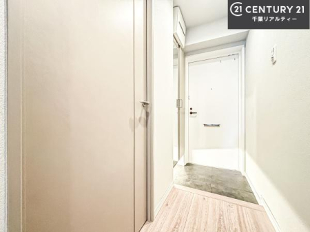 ���� �V���[�Y�{�b�N�X�t���B���ւ��Еt�����|�������₷���ł��I
�X�b�L���������ւŌ˂��J�����u�ԁA�������̂���S�n������Ԃ��o�}���Ă���܂��B