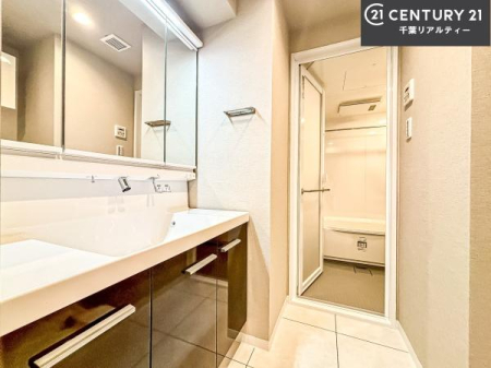 ���ʑ�E���ʏ� �O�ʋ��d�l�̐��ʏ��́A�g�����Ȃ݂����₷������I���͎��[�ɂȂ��Ă��܂��B�h���C���[�₨���ϓ����Еt������̂Ő��ʑ������X�b�L���ƌ����邱�Ƃ��o���܂��I