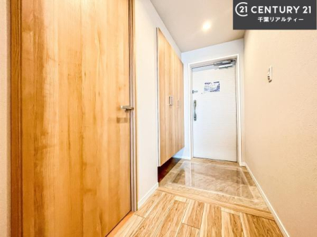 ���� �V���[�Y�{�b�N�X�t���B���ւ��Еt�����|�������₷���ł��I
�X�b�L���������ւŌ˂��J�����u�ԁA�������̂���S�n������Ԃ��o�}���Ă���܂��B