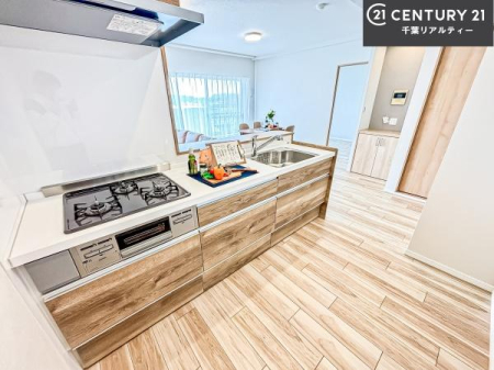 �L�b�`�� ���[�͂̍����V�X�e���L�b�`���ŁA��������H�����������Еt���A�L�X�Ƃ�����Ԃŉ��K�ɗ������y���߂܂��B