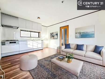 ���r���O �Ƌ��CG�p�[�X�ł��B�J�����̂���L�XLDK�I�\�t�@�[��_�C�j���O�e�[�u����u���Ă������ɂȂ�Ȃ��̂ŉ��K�ɉ߂����܂��I�R�~���j�P�[�V���������₷�����r���O�ł��I