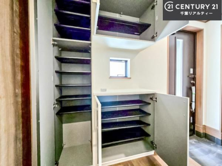 ���� �V���[�Y�{�b�N�X�t���Ȃ̂ŁA���ւ��Еt�����|�������₷���ł��I
�X�b�L���������ւŌ˂��J�����u�ԁA�������̂���S�n������Ԃ��o�}���Ă���܂��B