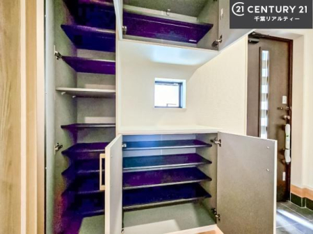 ���� �V���[�Y�{�b�N�X�t���Ȃ̂ŁA���ւ��Еt�����|�������₷���ł��I
�X�b�L���������ւŌ˂��J�����u�ԁA�������̂���S�n������Ԃ��o�}���Ă���܂��B