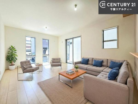 ���r���O �Ƌ��CG�p�[�X�ł��B�J�����̂���L�XLDK�I�\�t�@�[��_�C�j���O�e�[�u����u���Ă������ɂȂ�Ȃ��̂ŉ��K�ɉ߂����܂��I�R�~���j�P�[�V���������₷�����r���O�ł��I