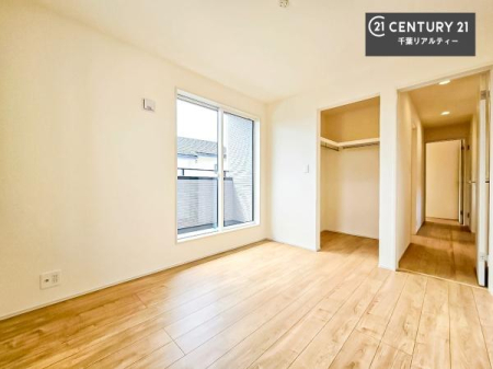 �m�� �L�x�Ȏ��[�X�y�[�X�ŁA�Z��Ԃ�������B
��������}���A��������Ԃ�ۂĂ���[�[���̏Z�܂��ł��B