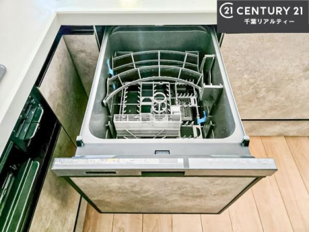 �L�b�`�� �H��@�t���̃L�b�`���ł��I�Z���������r��h�~�Ƃ��đ�ϊ��􂷂�֗��Ȏd�l�ł��I�r���g�C���Ȃ̂ŃL�b�`���̏ꏊ����炸�����X�y�[�X���L���g�����Ƃ��o���܂��I