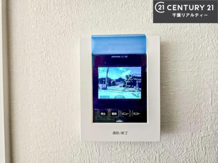 ���̑����� TV���j�^�[�t���C���^�[�z��������A�K��҂��f���Ŋm�F���Ă���Ή��ł��邽�߁A�h�Ɩʂ����S�ł��B���q�l�̂�����Ԏ��ɂ��S�����A���Ƒ��̈��S�E���S�ȕ�炵���T�|�[�g���܂��B