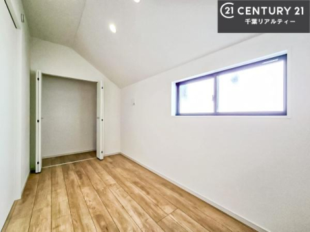 �m�� �V���v���Ƀf�U�C������Ă��邽�߁A�Ƌ��I�т܂���I
���C�ɓ���̉Ƌ��u���Ă��낰���Ԃ���邱�Ƃ��ł��܂��B