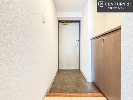 ���� �V���[�Y�{�b�N�X�t���Ȃ̂ŁA���ւ��Еt�����|�������₷���ł��I
�X�b�L���������ւŌ˂��J�����u�ԁA�������̂���S�n������Ԃ��o�}���Ă���܂��B
