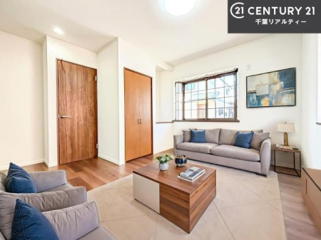 ���r���O �Ƌ�́ACG�p�[�X�ł��B��؂ȉƑ����W�܂邩�炱��LDK�ɂ͂�����肽���B
�q�����������C�ɏ΂��Ȃ��瑖�����Ă���p�����������u�L���Ƃɂ��ėǂ������v�Ǝv���u�Ԃł��B