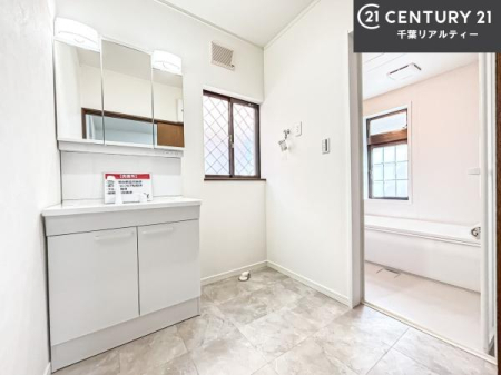 ���ʑ�E���ʏ� �O�ʋ��d�l�̐��ʏ��́A�g�����Ȃ݂����₷������I���͎��[�ɂȂ��Ă��܂��B�h���C���[�₨���ϓ����Еt������̂Ő��ʑ������X�b�L���ƌ����邱�Ƃ��o���܂��I