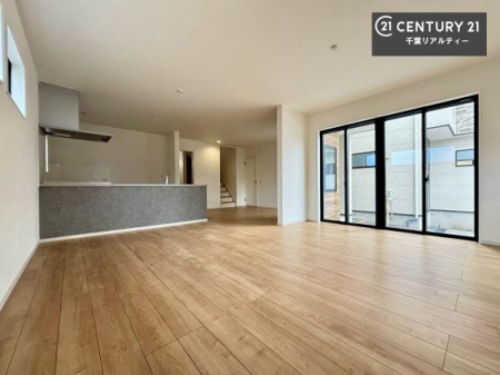 ���r���O �D�����z���܂肪���r���O����ł���ċ��S�n�̗ǂ���Ԃ����o���Ă���܂��I
���났�̎��Ԃ��߂����܂��I