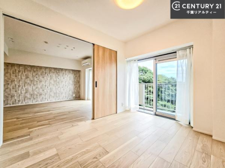 �m�� �o���R�j�[�ɖʂ��Ă���m���ł��B���邭�����肪����A���C����������ł��܂��I���N���āA�O�ɏo�Ĕw�L�т����[�ċz�����ǂ������}������邱�Ƃ��o�������ł��ˁI