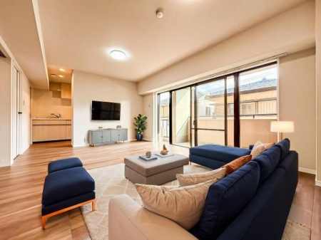 ���r���O �Ƌ��CG�p�[�X�ł��B�S�n�ǂ����r���O�͉Ƒ������R�ƏW�܂�܂��B�Ƒ��c�R�̎��Ԃ����������ł��B���Ƒ��ƁA����w�[���������Ԃ��߂��������ł��ˁB