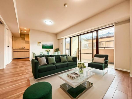 ���r���O �Ƌ��CG�p�[�X�ł��B�J�����̂���L�XLDK�I�\�t�@�[��_�C�j���O�e�[�u����u���Ă������ɂȂ�Ȃ��̂ŉ��K�ɉ߂����܂��I�R�~���j�P�[�V���������₷�����r���O�ł��I