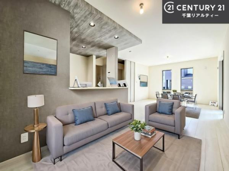 ���r���O �Ƌ��CG�p�[�X�ł��B��؂ȉƑ����W�܂邩�炱��LDK�ɂ͂�����肽���B
�q�����������C�ɏ΂��Ȃ��瑖�����Ă���p�����������u�L���Ƃɂ��ėǂ������v�Ǝv���u�Ԃł��B