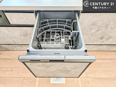 �L�b�`�� �H��@�t���̃L�b�`���ł��I�Z���������r��h�~�Ƃ��đ�ϊ��􂷂�֗��Ȏd�l�ł��I�r���g�C���Ȃ̂ŃL�b�`���̏ꏊ����炸�����X�y�[�X���L���g�����Ƃ��o���܂��I