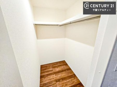 ���[ �E�H�[�N�C���N���[�[�b�g�t���ł��B��������̂��m���Ȃǂ����[���Ă��������ł��ˁI
���ɂ���@�������ȂǋG�ߕ��̑傫�ȉƓd�����[�ł��܂��I�t���[�X�y�[�X�͏��ւ��̋�Ԃɂ��I