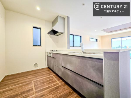 �L�b�`�� ��Ƃ肠�钲���X�y�[�X�ō�Ƃ����₷�����K�ȃL�b�`���ł��I
���q�l�ƈꏏ�ɂ��َq������y���߂�L�X�X�y�[�X�ł��B�y�����������ԂɂȂ肻���ł��ˁI