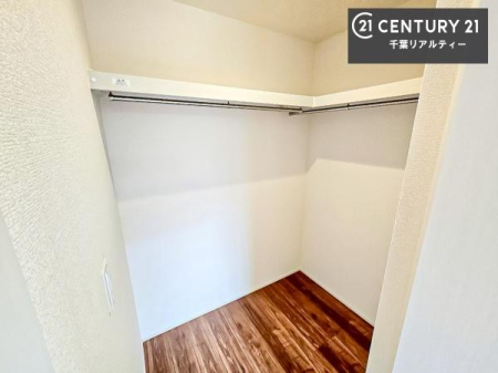 ���[ �E�H�[�N�C���N���[�[�b�g�t���ł��B��������̂��m���Ȃǂ����[���Ă��������ł��ˁI
���ɂ���@�������ȂǋG�ߕ��̑傫�ȉƓd�����[�ł��܂��I�t���[�X�y�[�X�͏��ւ��̋�Ԃɂ��I