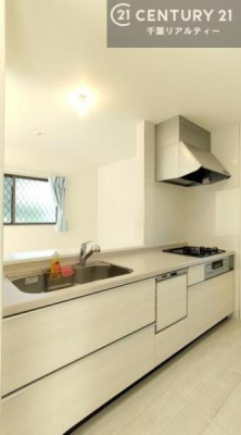 �L�b�`�� ��l�C�̑Ζʎ��V�X�e���L�b�`�����̗p���Ă��܂��I���Ƒ��̃R�~���j�P�[�V���������R�Ƒ�����݌v�ł��B
���q�l�ɂ��ڂ��͂��̂Ŋ������ł��ˁB���[�͂�����܂��I