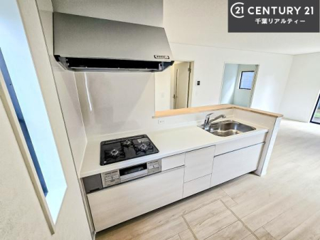 �L�b�`�� ��Ƃ肠�钲���X�y�[�X�ō�Ƃ����₷�����K�ȃL�b�`���ł��I
���q�l�ƈꏏ�ɂ��َq������y���߂�L�X�X�y�[�X�ł��B�y�����������ԂɂȂ肻���ł��ˁI