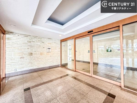 �G���g�����X �z������̗ǂ��G���g�����X�́A���Ƒ��₨�q�l���������}���Ă���܂��B
�����̕�炵�ɐS�n�悳�������炵�Ă�����Ԃł��B