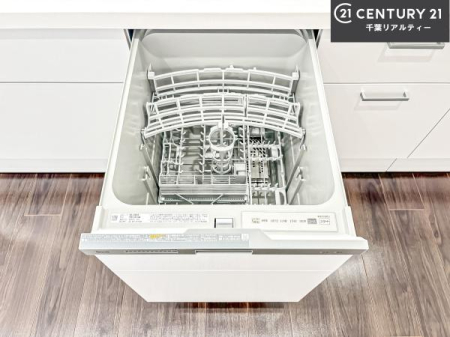 �L�b�`�� �H��@�t���̃L�b�`���ł��I�Z���������r��h�~�Ƃ��đ�ϊ��􂷂�֗��Ȏd�l�ł��I�r���g�C���Ȃ̂ŃL�b�`���̏ꏊ����炸�����X�y�[�X���L���g�����Ƃ��o���܂��I