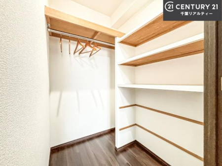 ���[ �E�H�[�N�C���N���[�[�b�g�t���ł��B��������̂��m���Ȃǂ����[���Ă��������ł��ˁI���ɂ���@�������ȂǋG�ߕ��̑傫�ȉƓd�����[�ł��܂��I