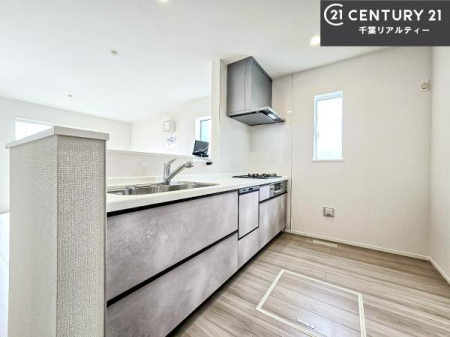 �L�b�`�� ��l�C�̑Ζʎ��V�X�e���L�b�`�����̗p���Ă��܂��I���Ƒ��̃R�~���j�P�[�V���������R�Ƒ�����݌v�ł��B
���q�l�ɂ��ڂ��͂��̂Ŋ������ł��ˁI�L�X�g���ĉ��K�ō�Ƃ��i�݂܂��B