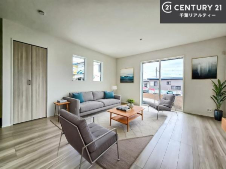 ���r���O �Ƌ��CG�p�[�X�ł��B��؂ȉƑ����W�܂邩�炱��LDK�ɂ͂�����肽���B
�q�����������C�ɏ΂��Ȃ��瑖�����Ă���p�����������u�L���Ƃɂ��ėǂ������v�Ǝv���u�Ԃł��B