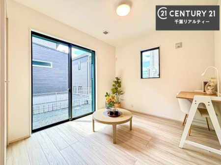 �q������ �V���v���Ń��C�A�E�g���₷���m���́A���q�l�̂������Ƃ��Ă��œK�B�����ɍ��킹�ď_��ɂ��g�����������܂��B