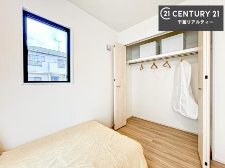 �m�� �L�x�Ȏ��[�X�y�[�X�ŁA�Z��Ԃ�������B
��������}���A��������Ԃ�ۂĂ���[�[���̏Z�܂��ł��B