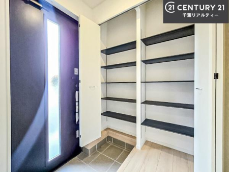 ���� �V���[�Y�{�b�N�X�t���B���ւ��Еt�����|�������₷���ł��I
�X�b�L���������ւŌ˂��J�����u�ԁA�������̂���S�n������Ԃ��o�}���Ă���܂��B