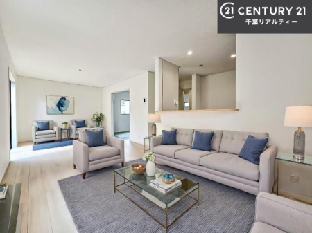 ���r���O �Ƌ��CG�p�[�X�ł��B��؂ȉƑ����W�܂邩�炱��LDK�ɂ͂�����肽���B
�q�����������C�ɏ΂��Ȃ��瑖�����Ă���p�����������u�L���Ƃɂ��ėǂ������v�Ǝv���u�Ԃł��B