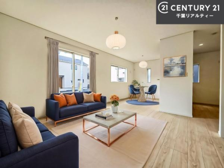 ���r���O �Ƌ��CG�p�[�X�ł��B��؂ȉƑ����W�܂邩�炱��LDK�ɂ͂�����肽���B
�q�����������C�ɏ΂��Ȃ��瑖�����Ă���p�����������u�L���Ƃɂ��ėǂ������v�Ǝv���u�Ԃł��B