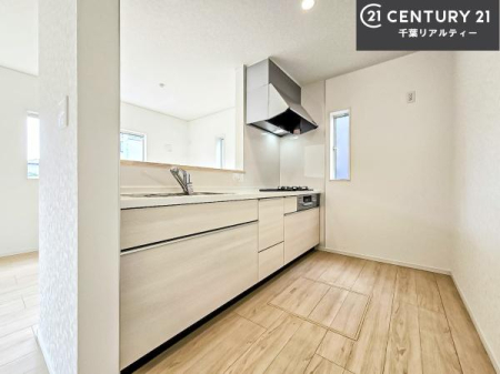 �L�b�`�� ��l�C�̑Ζʎ��V�X�e���L�b�`�����̗p���Ă��܂��I���Ƒ��̃R�~���j�P�[�V���������R�Ƒ�����݌v�ł��B
���q�l�ɂ��ڂ��͂��̂Ŋ������ł��ˁI�L�X�g���ĉ��K�ō�Ƃ��i�݂܂��B