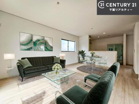 ���r���O �Ƌ��CG�p�[�X�ł��B�S�n�ǂ����r���O�͉Ƒ������R�ƏW�܂�܂��B�Ƒ��c�R�̎��Ԃ����������ł��B���Ƒ��ƁA����w�[���������Ԃ��߂��������ł��ˁB