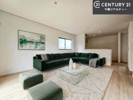 ���r���O �Ƌ��CG�p�[�X�ł��B�J�����̂���L�XLDK�I�\�t�@�[��_�C�j���O�e�[�u����u���Ă������ɂȂ�Ȃ��̂ŉ��K�ɉ߂����܂��I�R�~���j�P�[�V���������₷�����r���O�ł��I