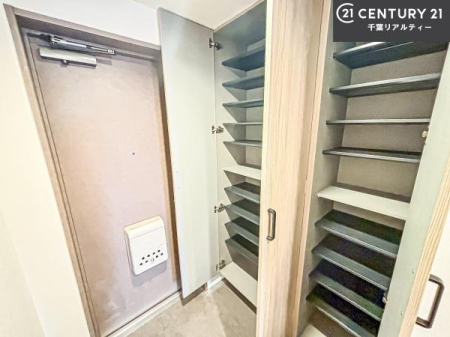 ���� �V���[�Y�{�b�N�X�t���Ȃ̂ŁA���ւ��Еt�����|�������₷���ł��I
�X�b�L���������ւŌ˂��J�����u�ԁA�������̂���S�n������Ԃ��o�}���Ă���܂��B