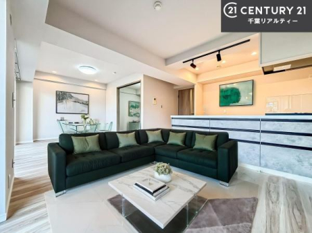 ���r���O �Ƌ��CG�p�[�X�ł��B��؂ȉƑ����W�܂邩�炱��LDK�ɂ͂�����肽���B
�q�����������C�ɏ΂��Ȃ��瑖�����Ă���p�����������u�L���Ƃɂ��ėǂ������v�Ǝv���u�Ԃł��B