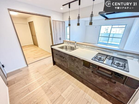 �L�b�`�� ��Ƃ肠�钲���X�y�[�X�ō�Ƃ����₷�����K�ȃL�b�`���ł��I
���q�l�ƈꏏ�ɂ��َq������y���߂�L�X�X�y�[�X�ł��B�y�����������ԂɂȂ肻���ł��ˁI