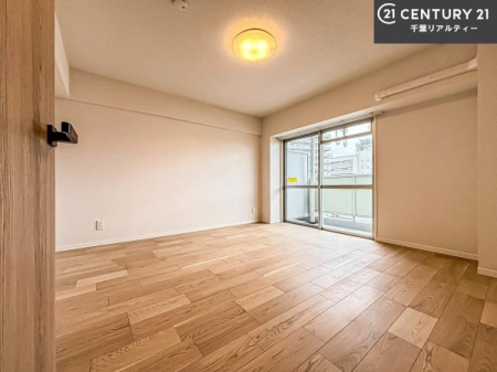 �m�� �o���R�j�[�ɖʂ��Ă���m���ł��B���邭�����肪����A���C����������ł��܂��I���N���āA�O�ɏo�Ĕw�L�т����[�ċz�����ǂ������}������邱�Ƃ��ł��܂��B