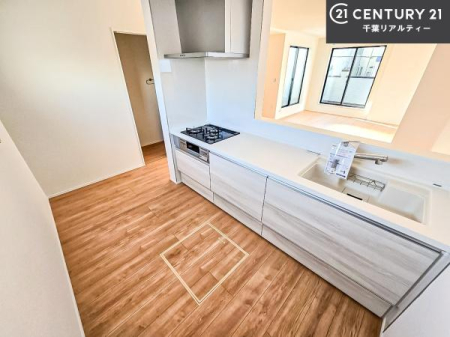 �L�b�`�� ��Ƃ肠�钲���X�y�[�X�ō�Ƃ����₷�����K�ȃL�b�`���ł��I
���q�l�ƈꏏ�ɂ��َq������y���߂�L�X�X�y�[�X�ł��B�y�����������ԂɂȂ肻���ł��ˁI