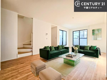 ���r���O �Ƌ�́ACG�p�[�X�ł��B��؂ȉƑ����W�܂邩�炱��LDK�ɂ͂�����肽���B
�q�����������C�ɏ΂��Ȃ��瑖�����Ă���p�����������u�L���Ƃɂ��ėǂ������v�Ǝv���u�Ԃł��B