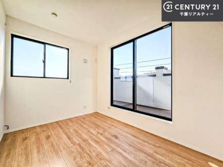 �m�� �o���R�j�[�ɖʂ��Ă���m���ł��B���邭�����肪����A���C����������ł��܂��I���N���āA�O�ɏo�Ĕw�L�т����[�ċz�����ǂ������}������邱�Ƃ��ł��܂��B