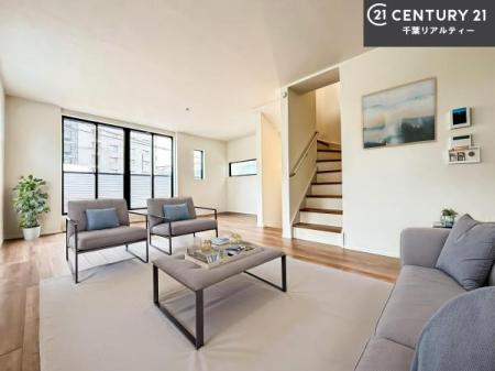 ���r���O �Ƌ��CG�p�[�X�ł��B��؂ȉƑ����W�܂邩�炱��LDK�ɂ͂�����肽���B
�q�����������C�ɏ΂��Ȃ��瑖�����Ă���p�����������u�L���Ƃɂ��ėǂ������v�Ǝv���u�Ԃł��B